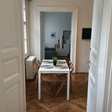 Apartment Hybernska 22
